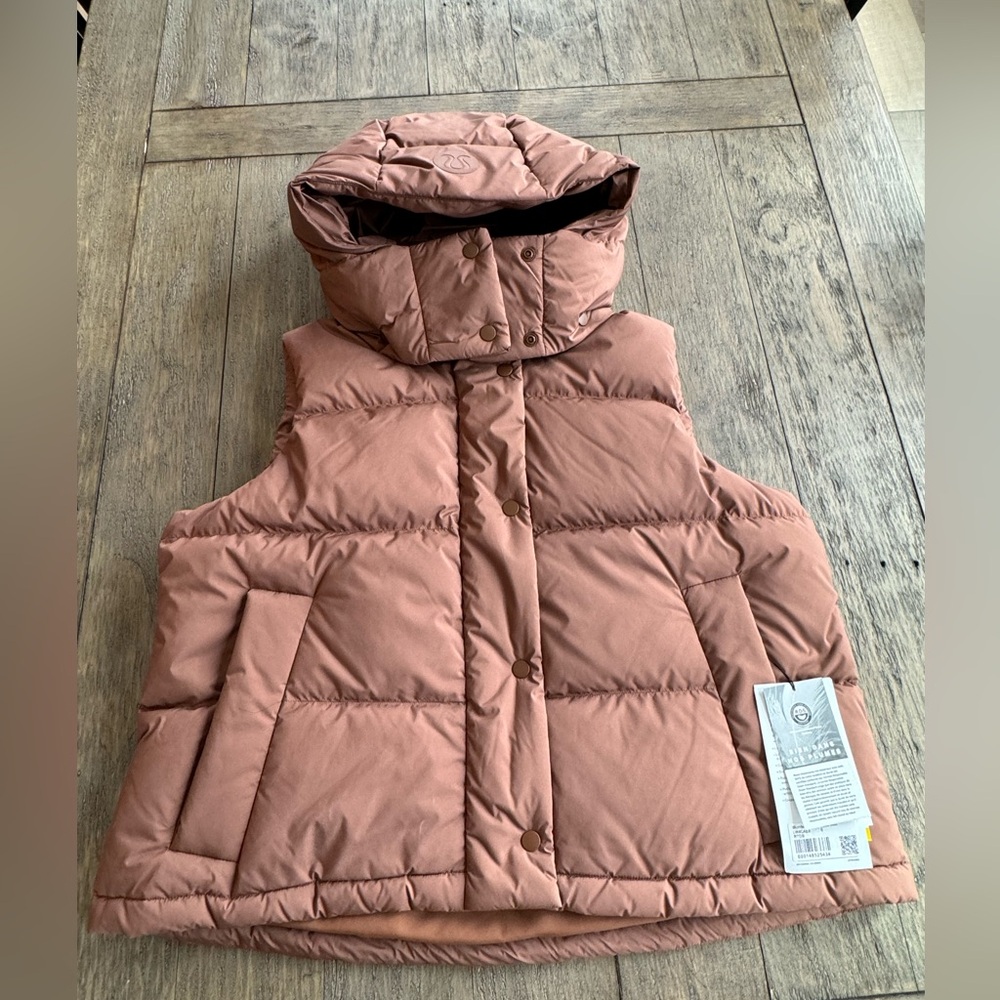 Lululemon Wunder Puff Cropped Vest.